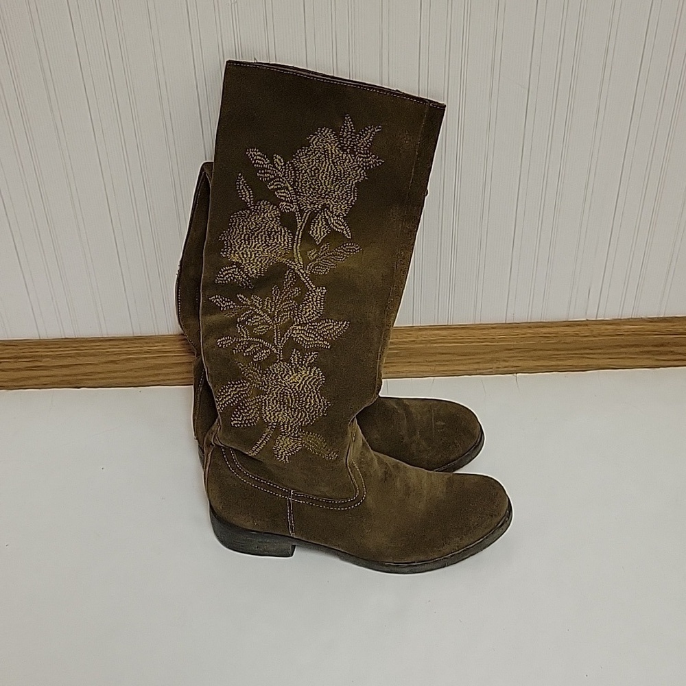 Sundance brown suede embroidered knee high boots sz 37 (US 7). Rubber sole